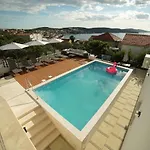 Gazebo * Τρογκίρ